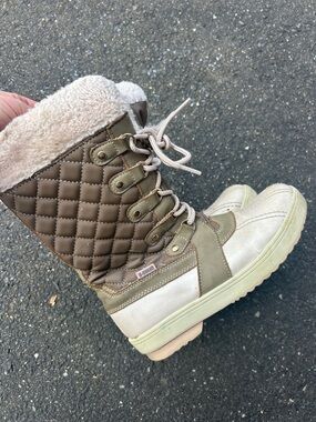 Khombu Girls Quilted Taupe and Cream Winter Rain & Snow Boots